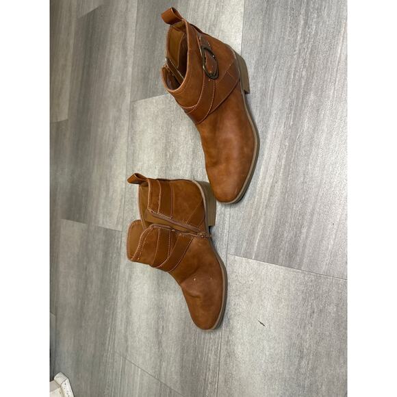 Time and Tru Woman's Ankle Buckle Brown Boots Size 8 1/2 - Picture 3 of 6